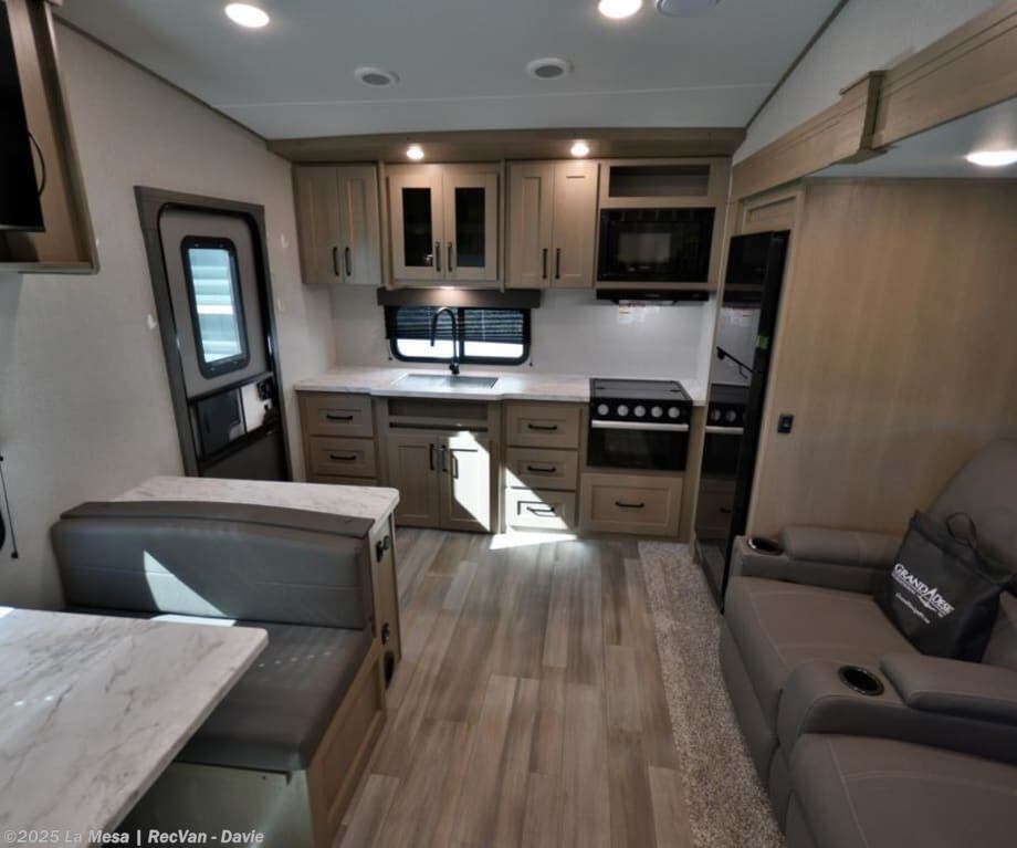 2024 Grand Design Reflection 5TH 22RK - Used Fifth Wheel For Sale by La Mesa | RecVan - Davie in Davie, Florida