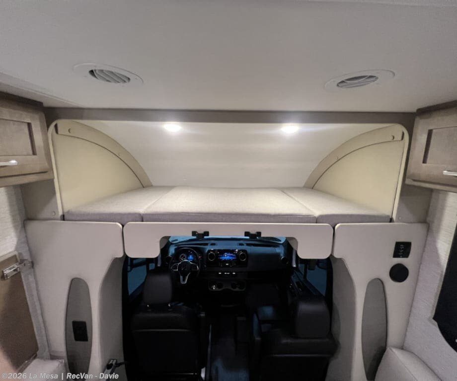 Used 2024 Tiffin Wayfarer 25RLW available in Davie, Florida