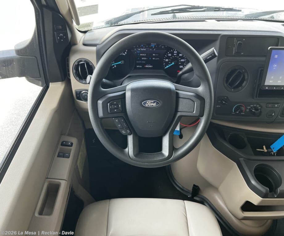 2025 Winnebago Minnie Winnie 31K - Used Class C For Sale by La Mesa | RecVan - Davie in Davie, Florida