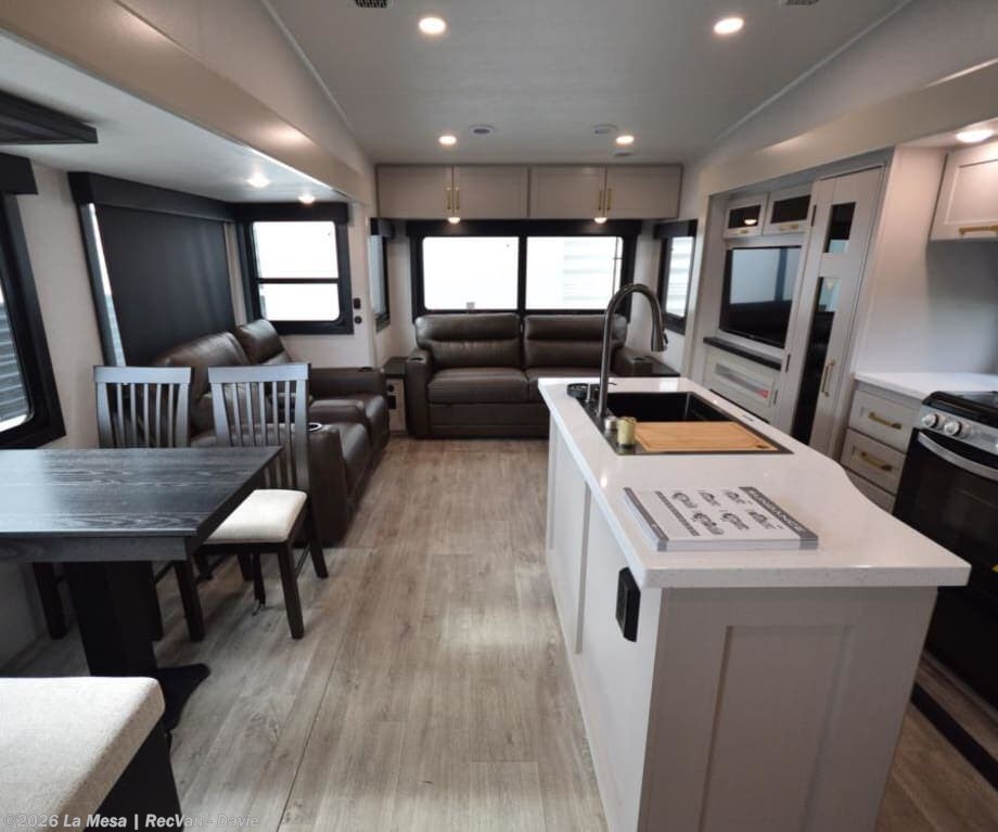 2026 Sundance 29RLCS by Heartland from La Mesa | RecVan - Davie in Davie, Florida