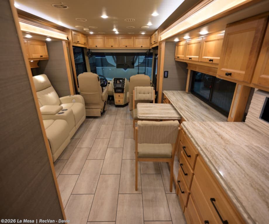 2022 BREEZE 33BR by Tiffin from La Mesa | RecVan - Davie in Davie, Florida