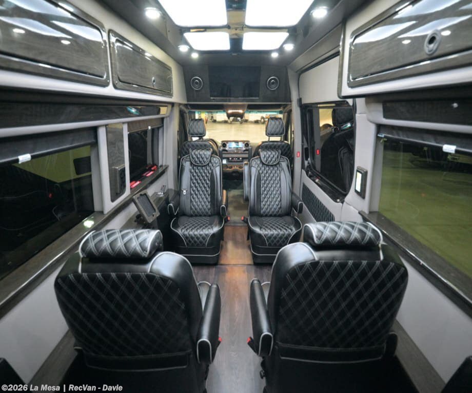 Used 2020 Midwest DAYCRUISER D6 available in Davie, Florida