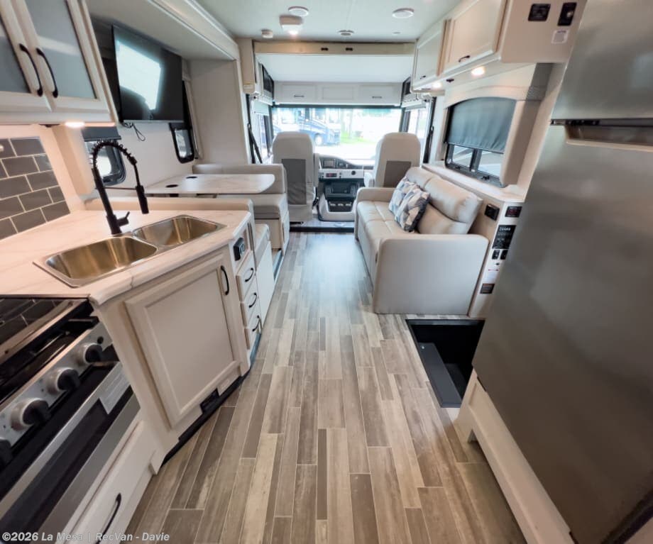 2025 Flair 28A by Fleetwood from La Mesa | RecVan - Davie in Davie, Florida