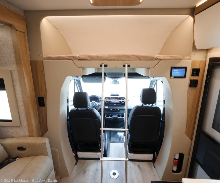 New 2027 Tiffin Wayfarer 25XLW available in Davie, Florida