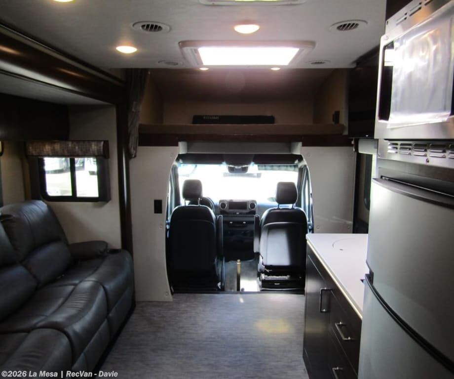 2021 Vienna 25FWC by Renegade RV from La Mesa | RecVan - Davie in Davie, Florida