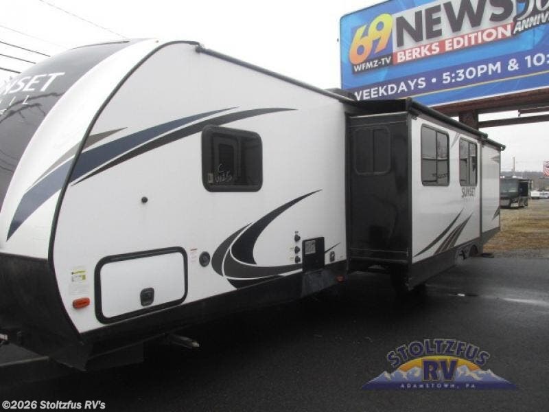 2019 Sunset Trail Super Lite SS331BH by CrossRoads from Stoltzfus RV's in Adamstown, Pennsylvania