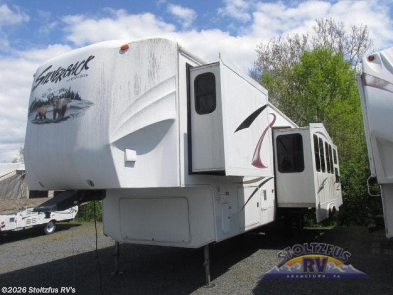 2011 Cedar Creek Silverback 35QB4 by Forest River from Stoltzfus RV's in Adamstown, Pennsylvania