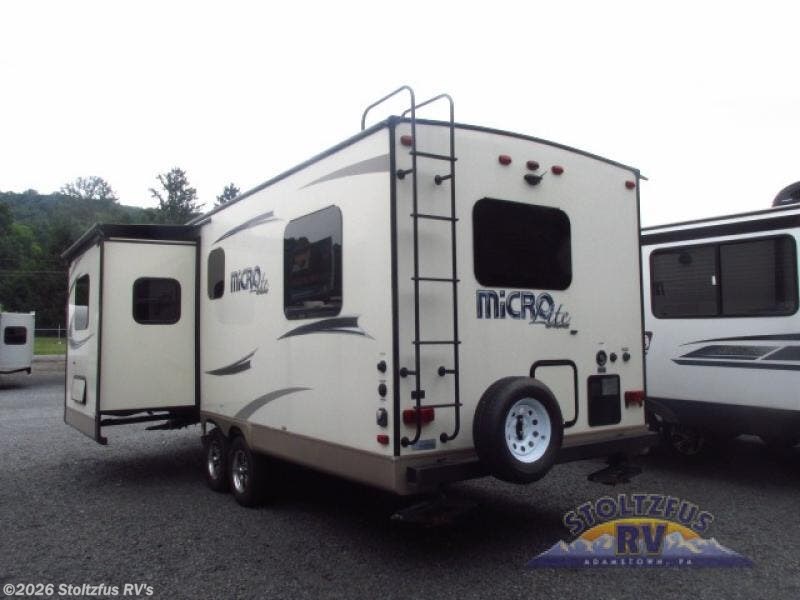 2018 Flagstaff Micro Lite 25FKS by Forest River from Stoltzfus RV's in Adamstown, Pennsylvania