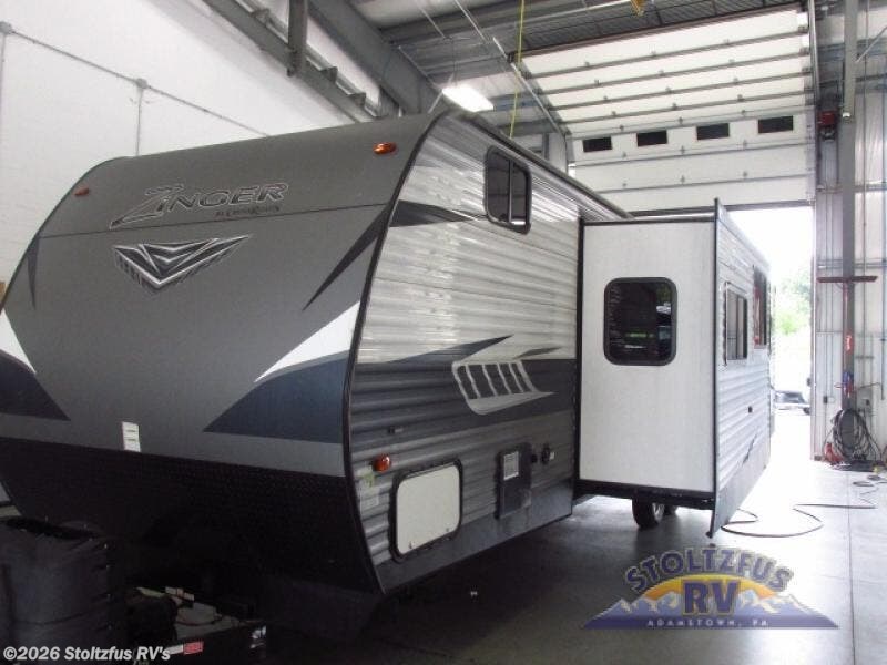 2018 Zinger ZR320FB by CrossRoads from Stoltzfus RV's in Adamstown, Pennsylvania