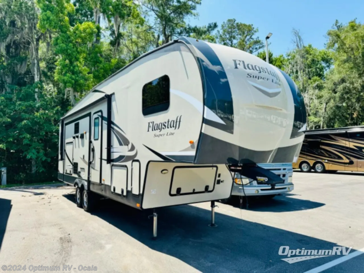 Used 2019 Forest River Flagstaff Super Lite 528CKWS available in Ocala, Florida