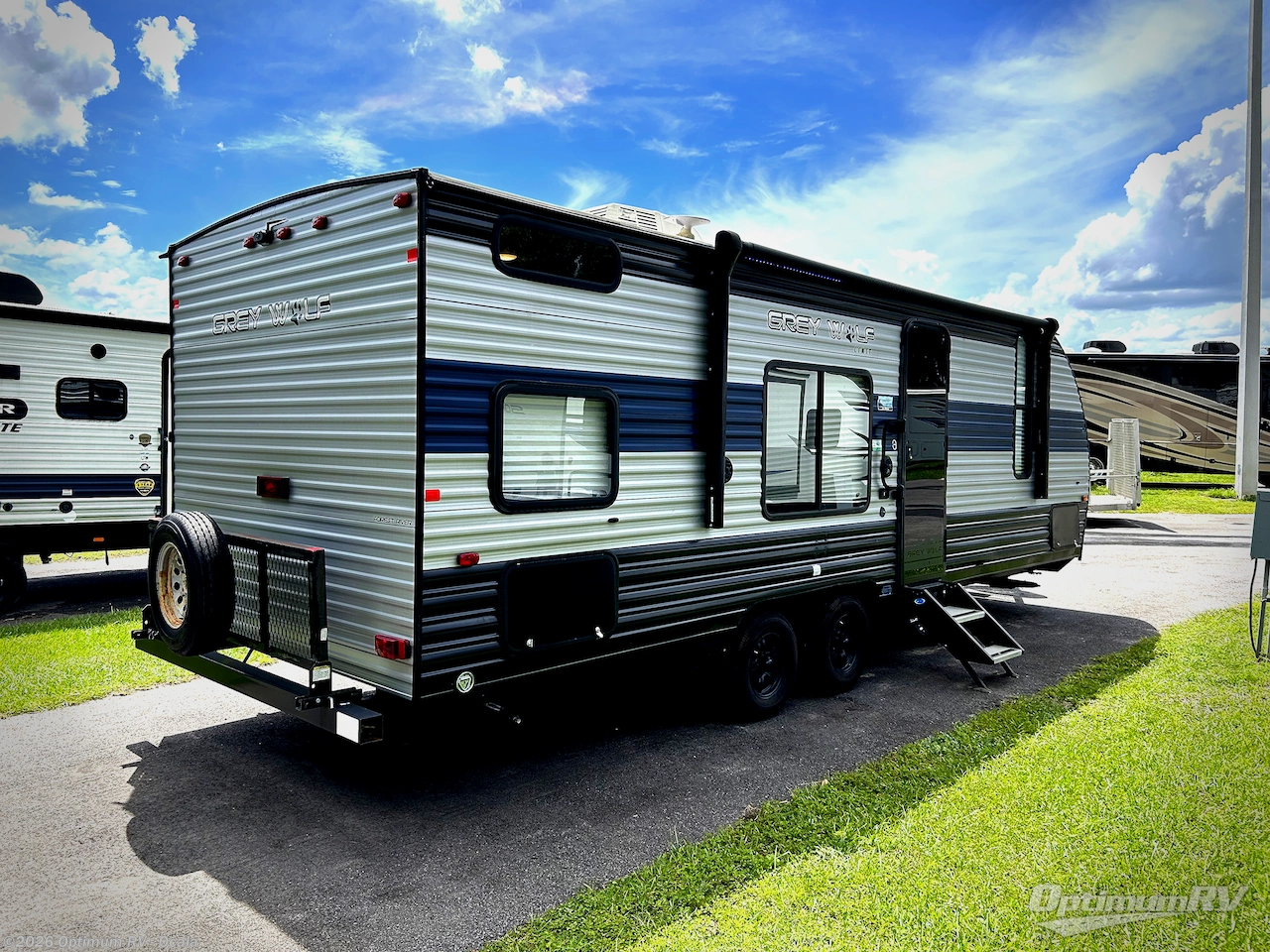 2022 Forest River Cherokee Grey Wolf 26DJSE - Used Travel Trailer For Sale by Optimum RV - Ocala in Ocala, Florida features Awning