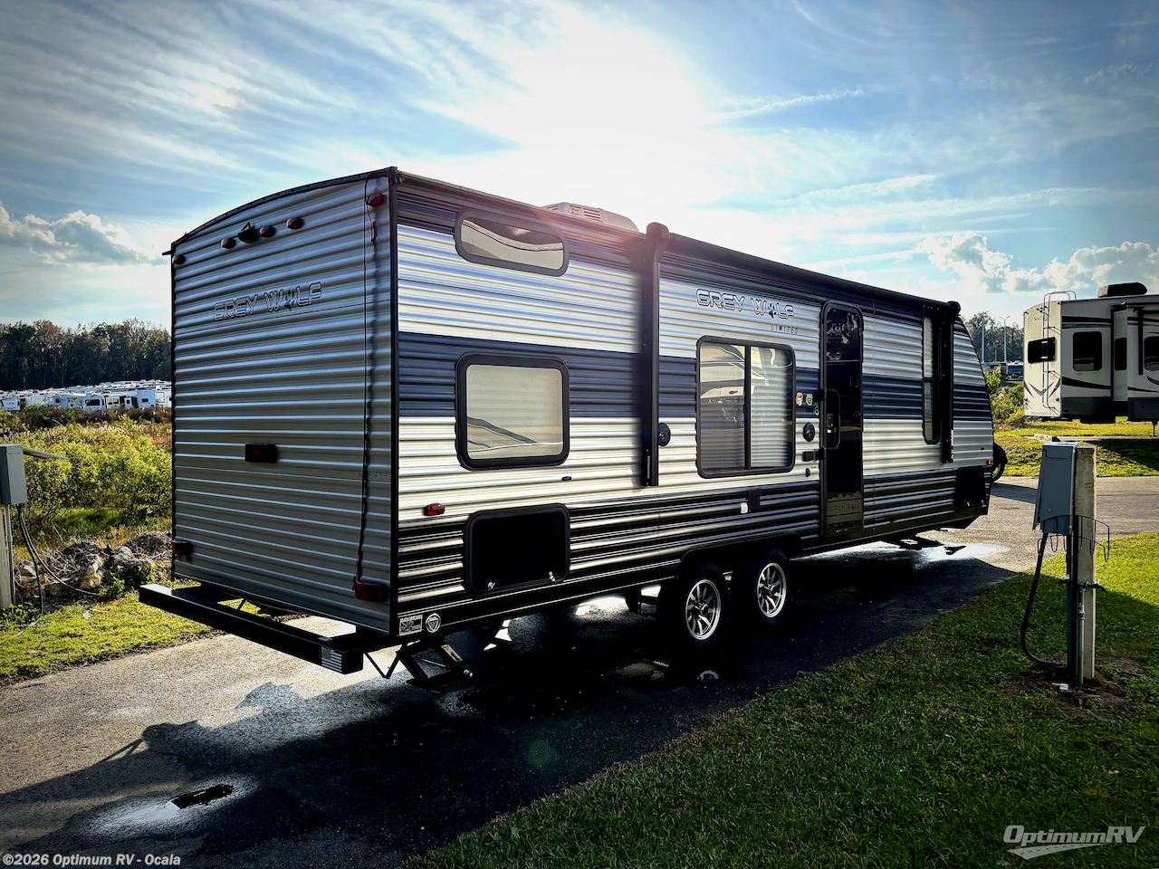 2022 Forest River Cherokee Grey Wolf 26DJSE - Used Travel Trailer For Sale by Optimum RV - Ocala in Ocala, Florida features Awning