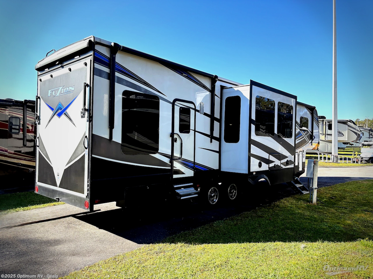 2021 Keystone Fuzion 373 - Used Fifth Wheel For Sale by Optimum RV - Ocala in Ocala, Florida features Slideout, Awning