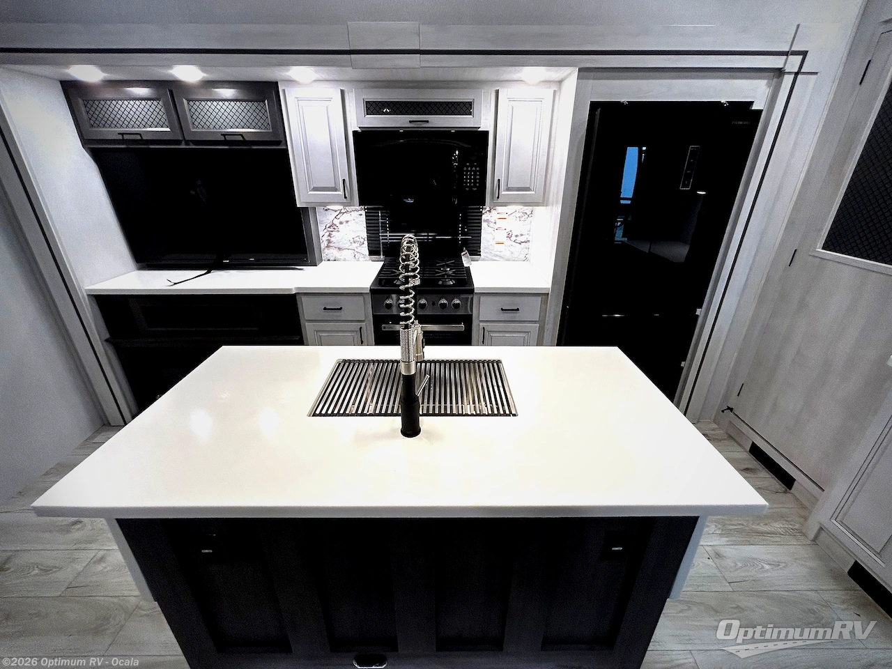 New 2025 East to West Ahara 390DS available in Ocala, Florida