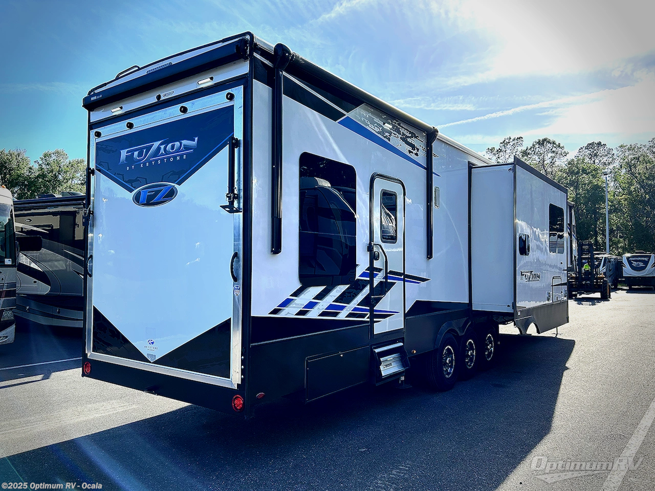 2023 Keystone Fuzion 430 - Used Fifth Wheel For Sale by Optimum RV - Ocala in Ocala, Florida features Awning, Slideout