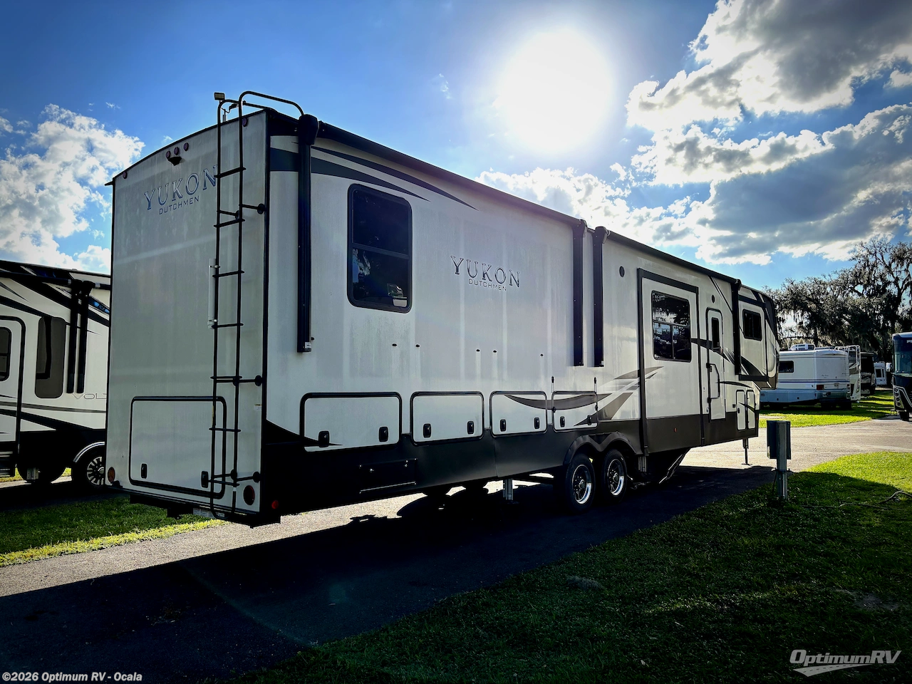2022 Dutchmen Yukon 421FL - Used Fifth Wheel For Sale by Optimum RV - Ocala in Ocala, Florida features Slideout, Awning