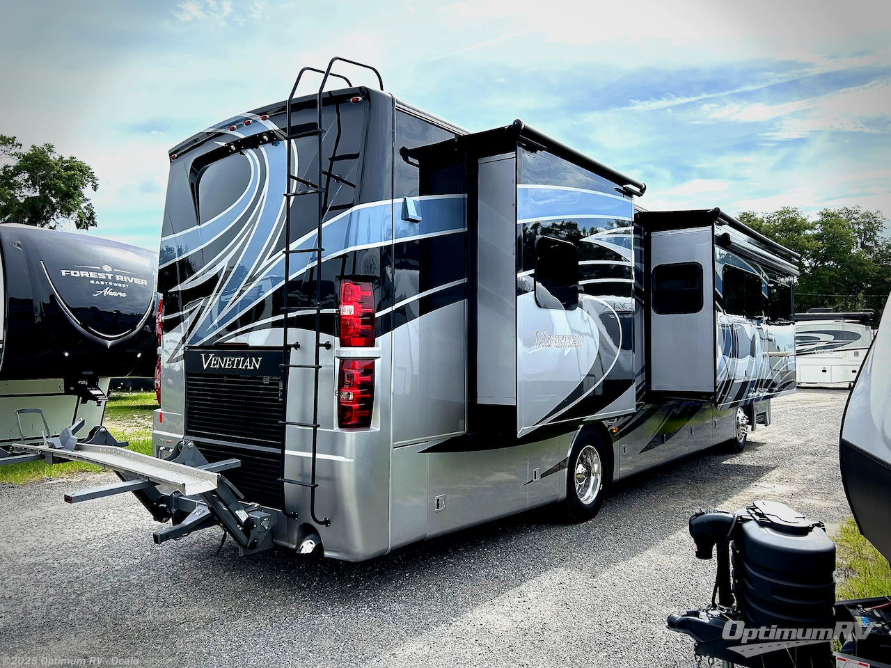 2017 Thor Venetian G36 - Used Class A For Sale by Optimum RV - Ocala in Ocala, Florida features Slideout