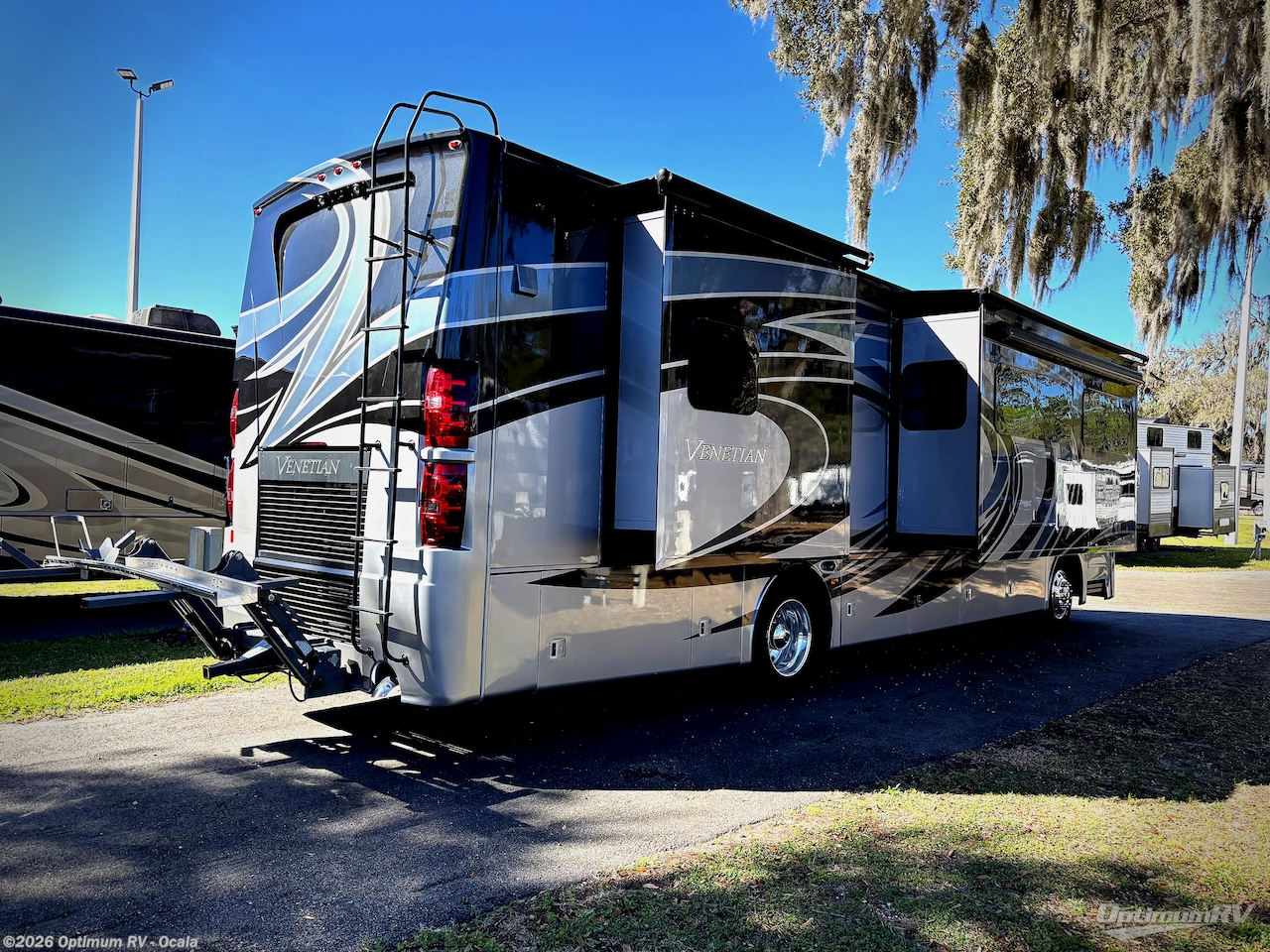 2017 Thor Venetian G36 - Used Class A For Sale by Optimum RV - Ocala in Ocala, Florida features Slideout
