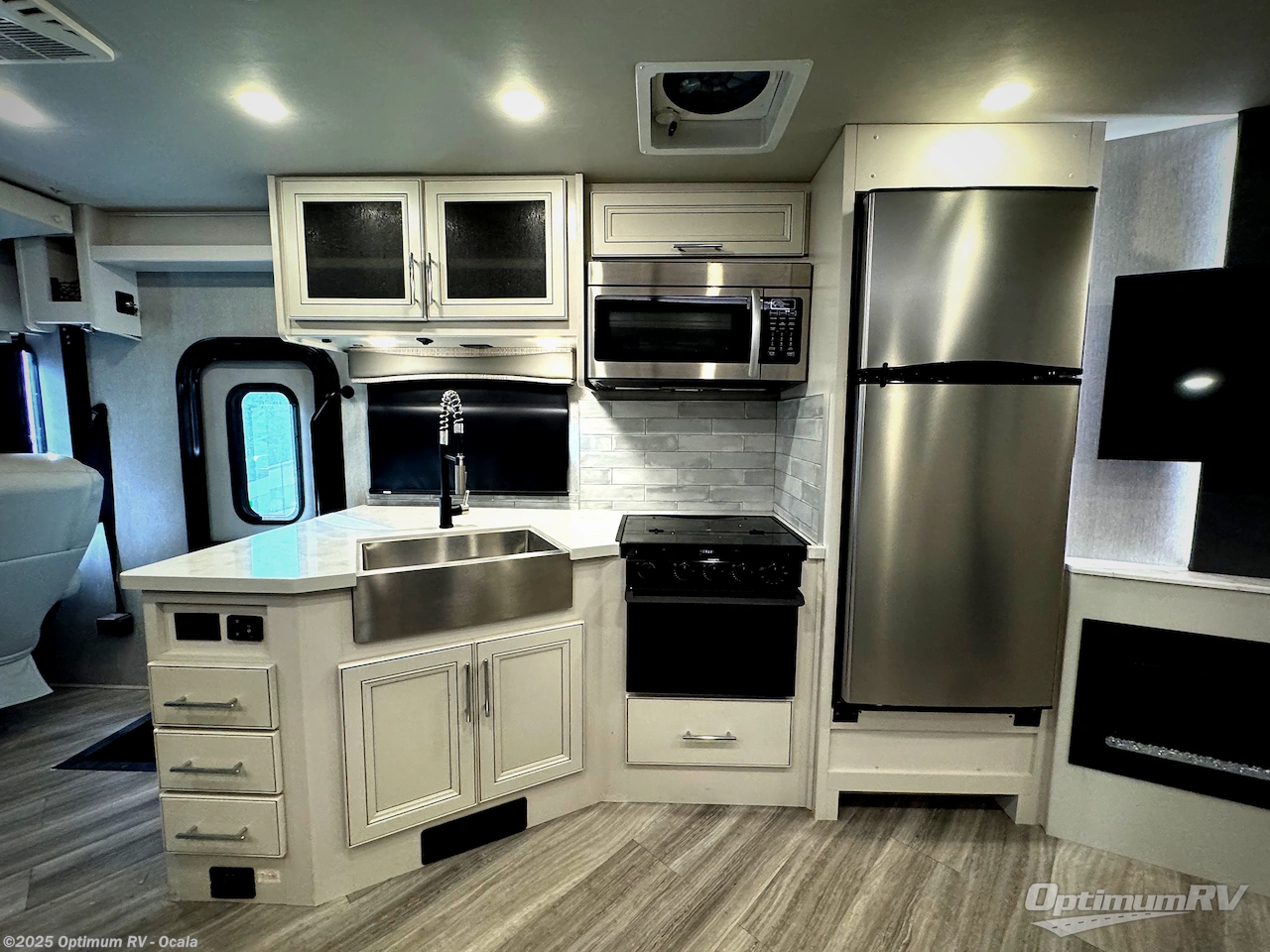 Used 2023 Holiday Rambler Invicta 34MB available in Ocala, Florida