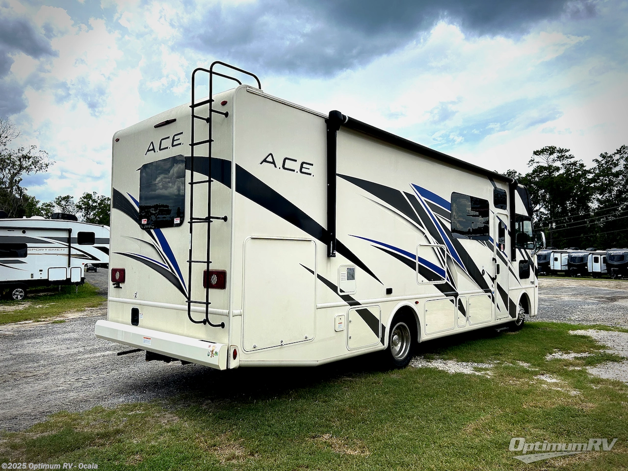 2022 Thor ACE 29.5 - Used Class A For Sale by Optimum RV - Ocala in Ocala, Florida features Slideout, Awning