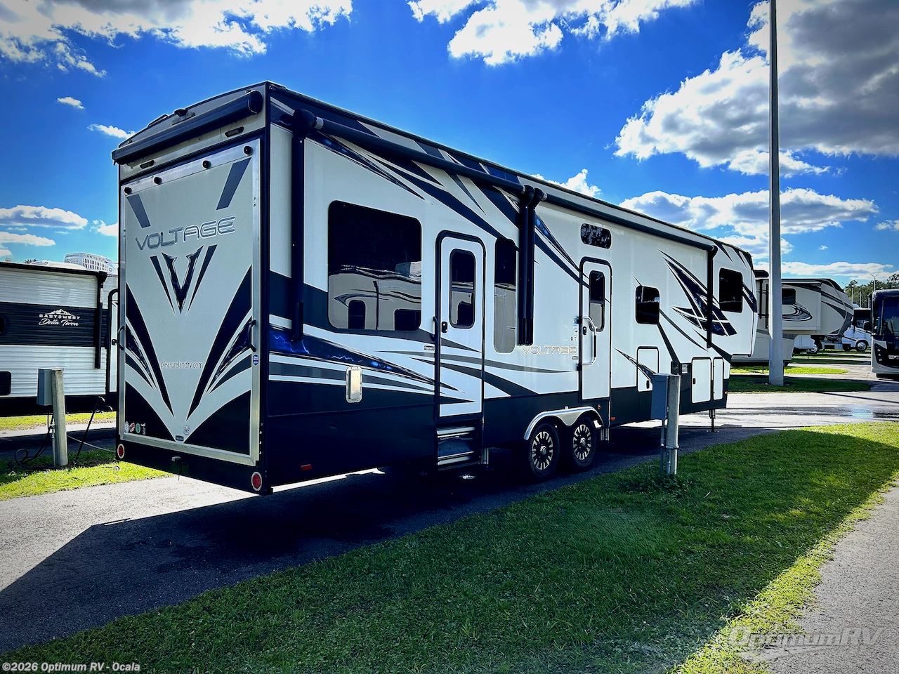 2018 Dutchmen Voltage V3705 - Used Fifth Wheel For Sale by Optimum RV - Ocala in Ocala, Florida features Slideout, Awning