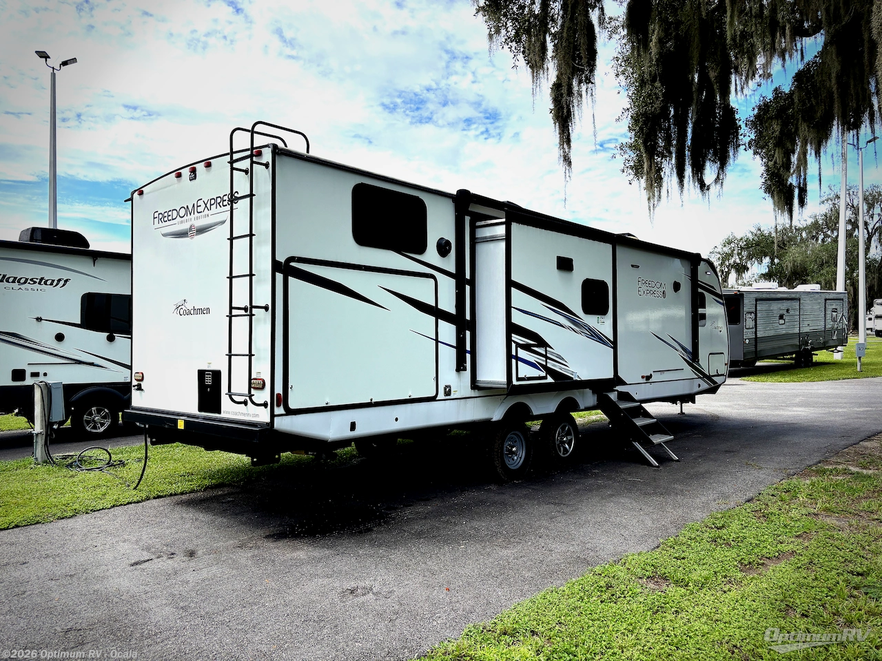 2023 Coachmen Freedom Express Liberty Edition 320BHDSLE - Used Travel Trailer For Sale by Optimum RV - Ocala in Ocala, Florida features Slideout, Awning