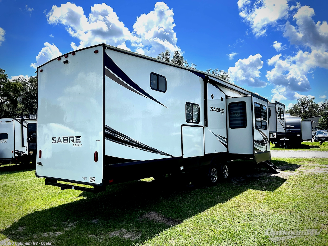 2022 Forest River Sabre 37FLH - Used Fifth Wheel For Sale by Optimum RV - Ocala in Ocala, Florida features Awning, Slideout
