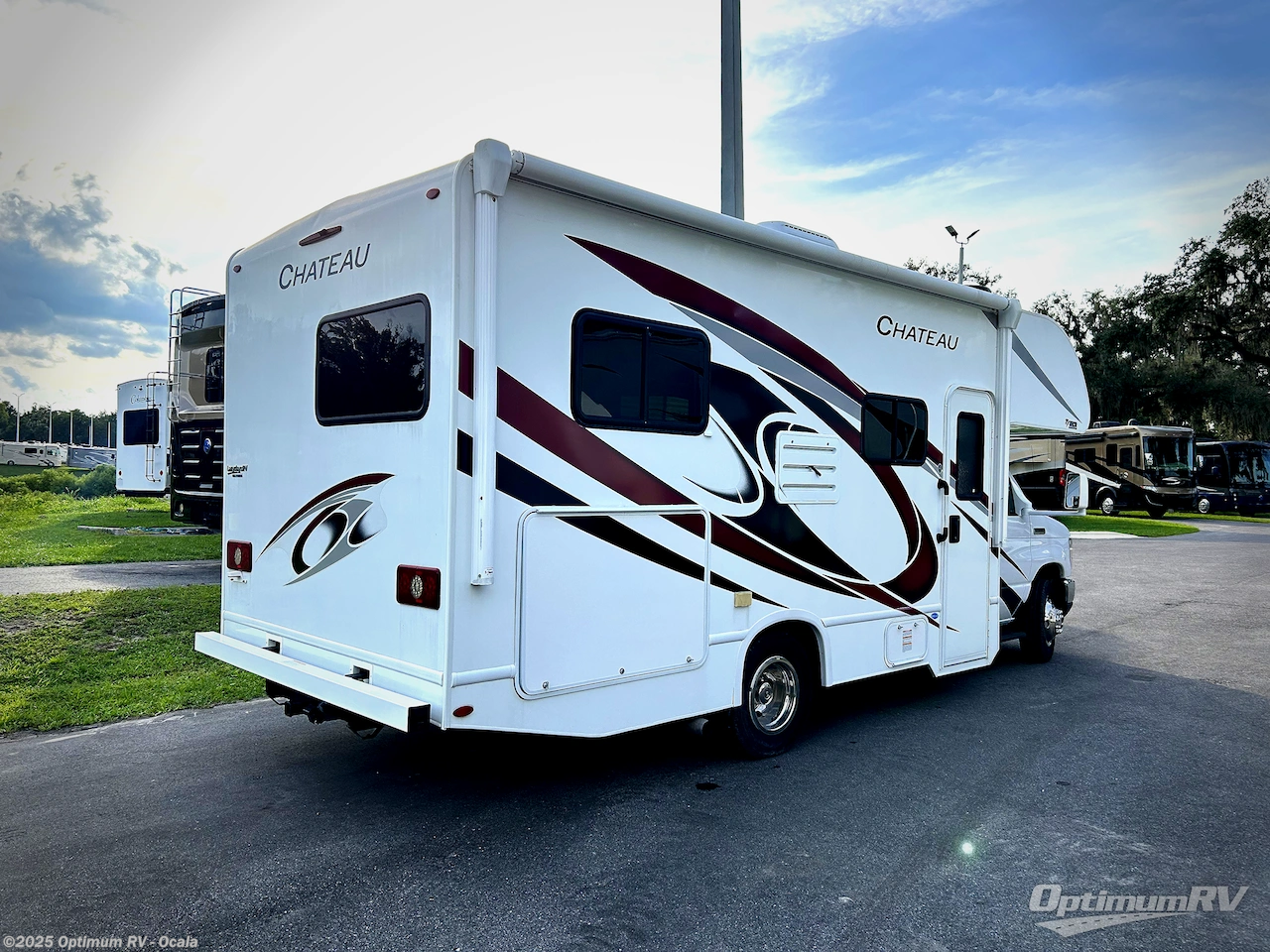 2022 Thor Chateau 22E - Used Class C For Sale by Optimum RV - Ocala in Ocala, Florida features Awning