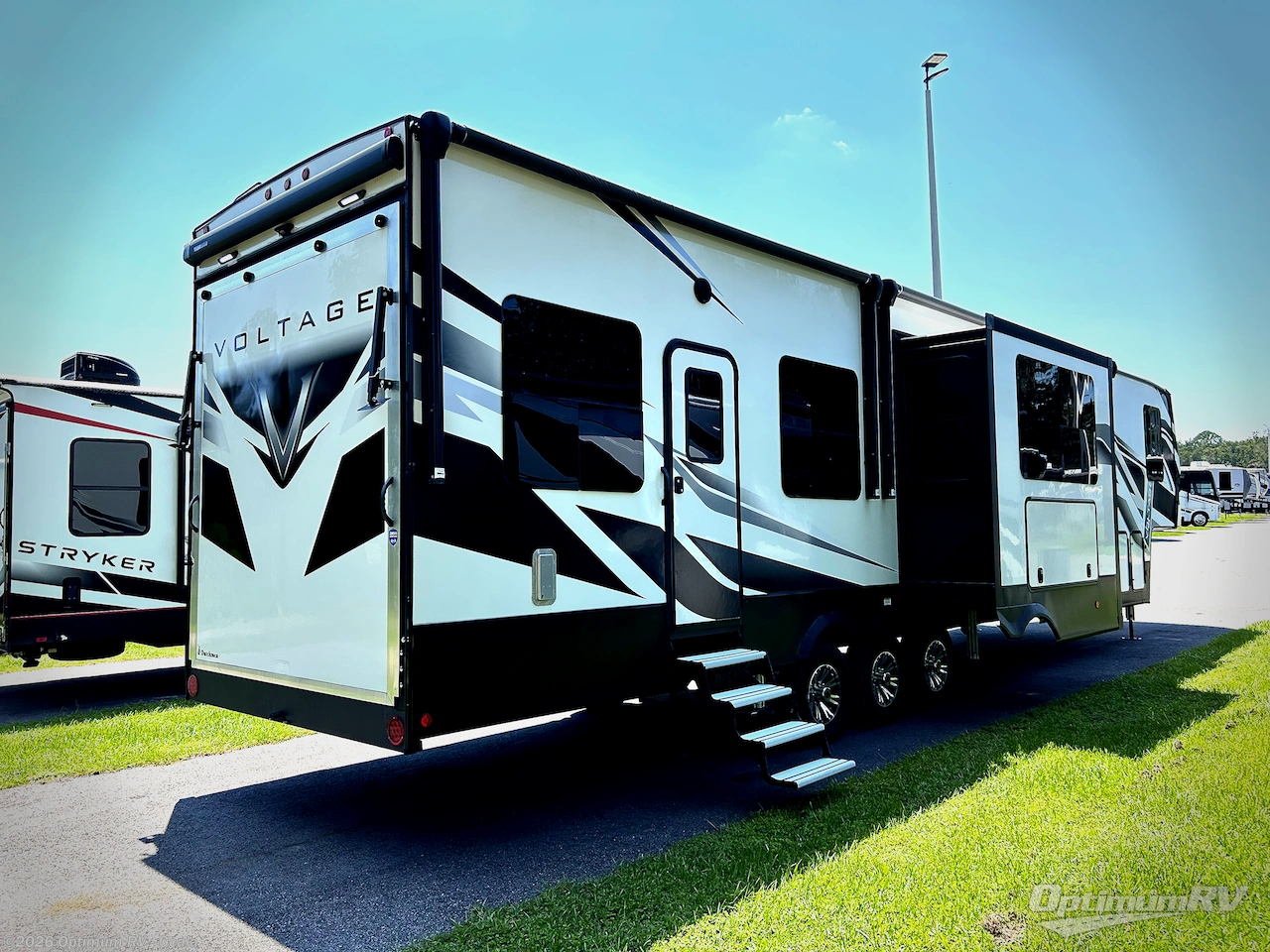 2022 Dutchmen Voltage 4015 - Used Fifth Wheel For Sale by Optimum RV - Ocala in Ocala, Florida features Slideout, Awning