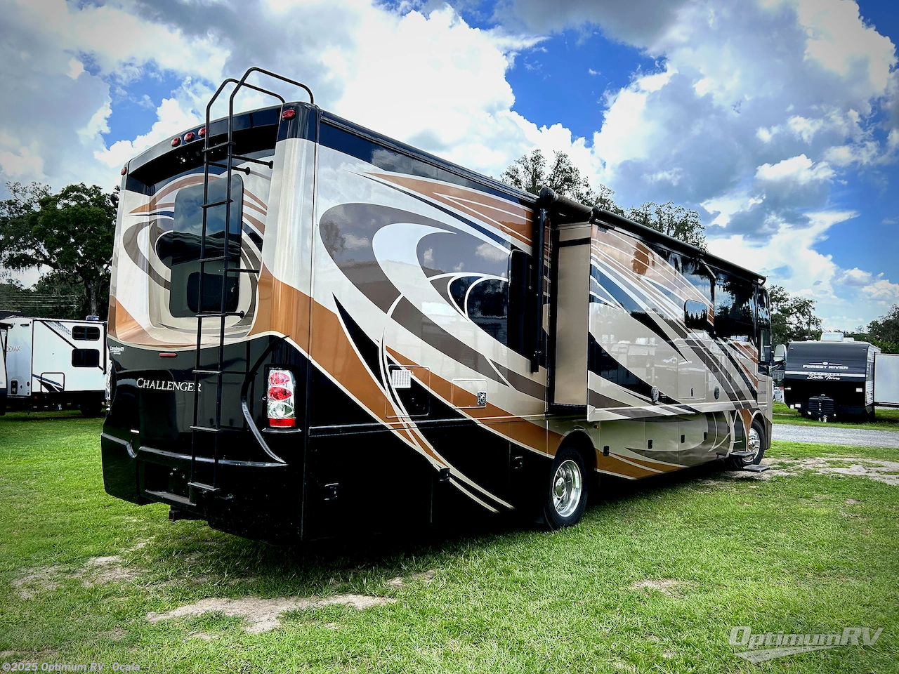 2017 Thor Challenger 37YT - Used Class A For Sale by Optimum RV - Ocala in Ocala, Florida features Slideout, Awning