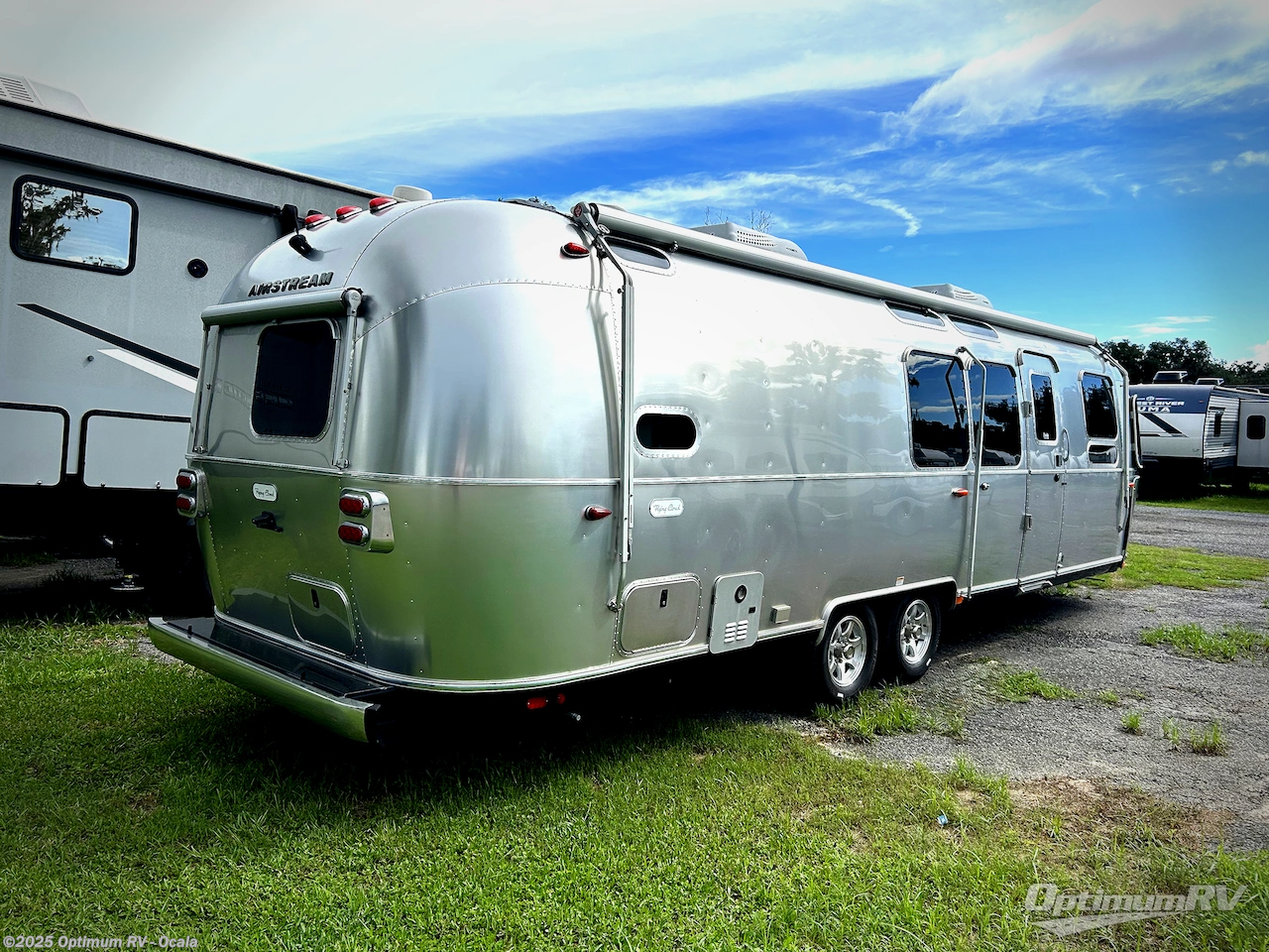 2022 Airstream Flying Cloud 30FB Bunk - Used Travel Trailer For Sale by Optimum RV - Ocala in Ocala, Florida features Awning