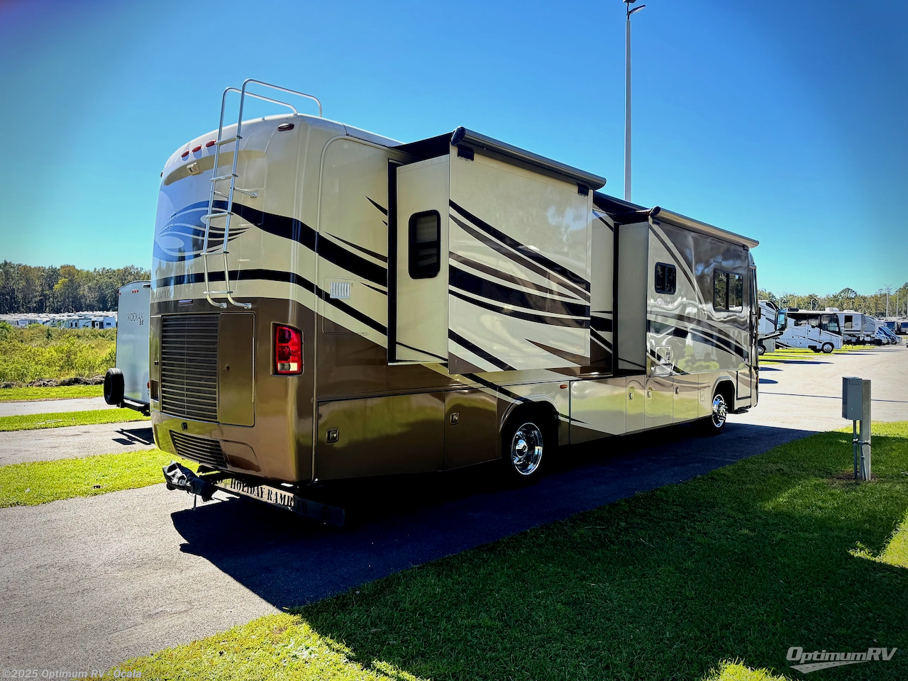 2007 Holiday Rambler Neptune 36PDQ - Used Class A For Sale by Optimum RV - Ocala in Ocala, Florida features Slideout