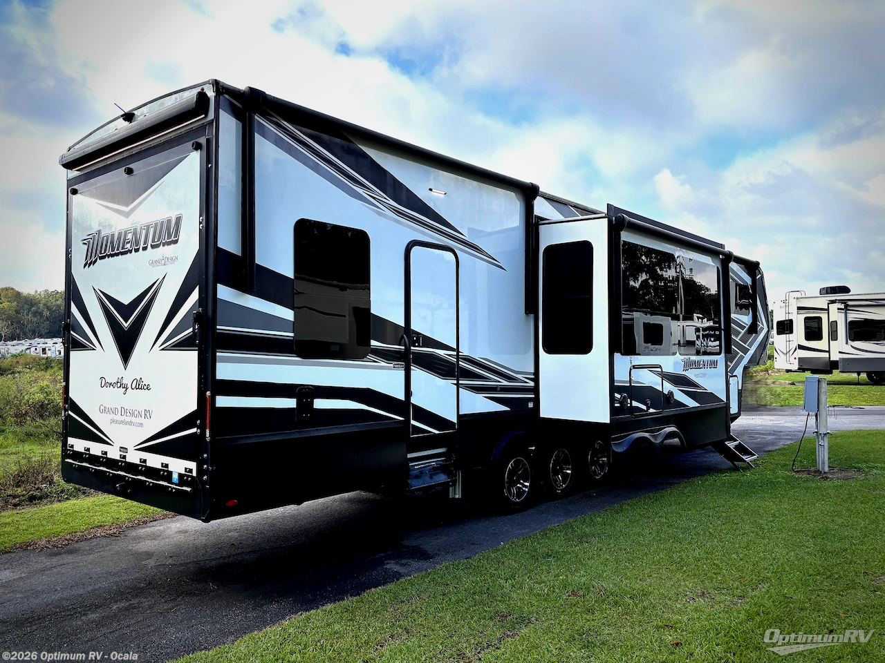 2021 Grand Design Momentum 397TH - Used Fifth Wheel For Sale by Optimum RV - Ocala in Ocala, Florida features Slideout, Awning