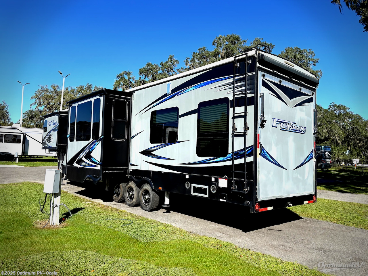 2017 Fuzion 423 by Keystone from Optimum RV - Ocala in Ocala, Florida