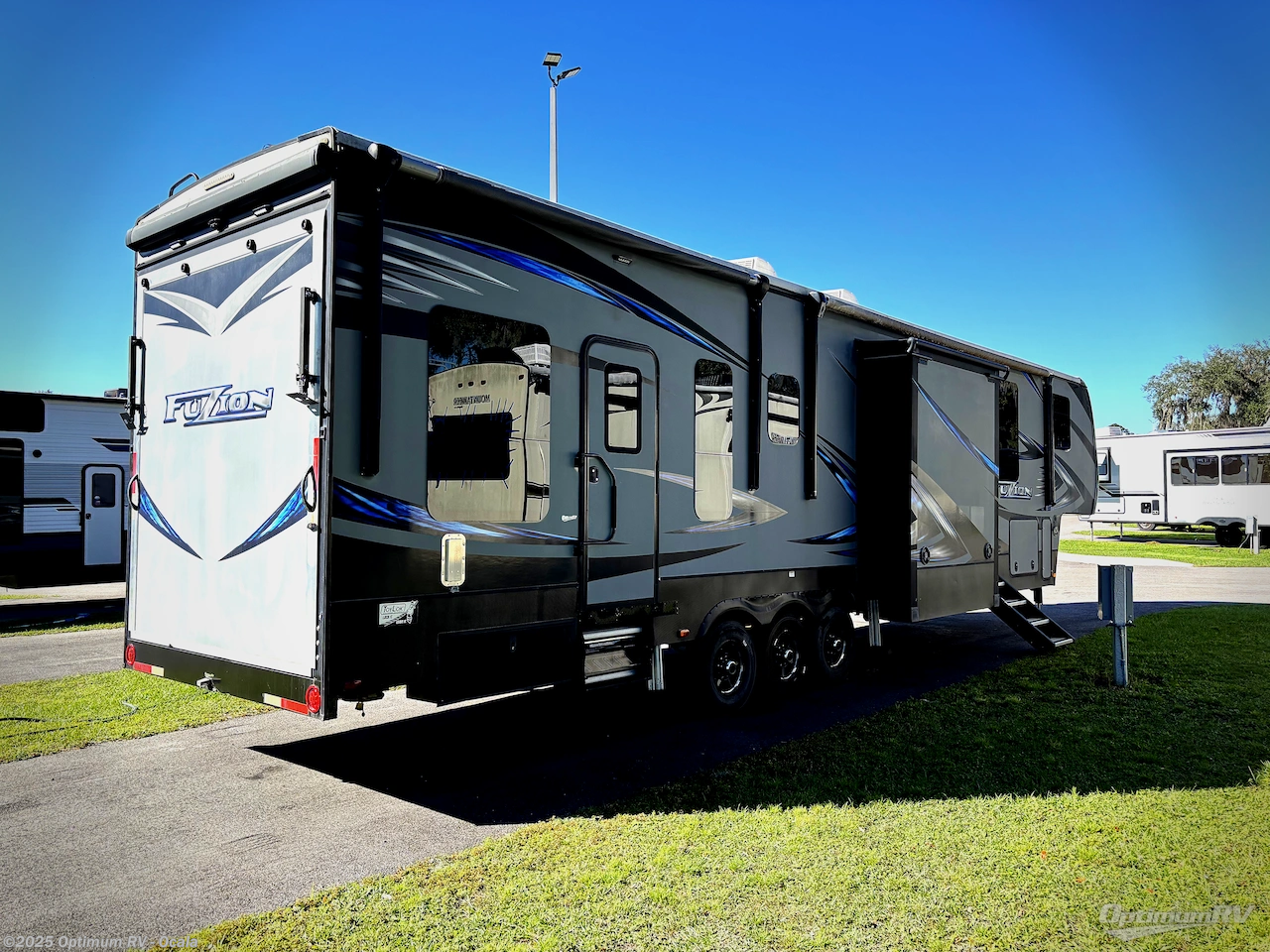 2017 Keystone Fuzion 423 - Used Fifth Wheel For Sale by Optimum RV - Ocala in Ocala, Florida features Slideout