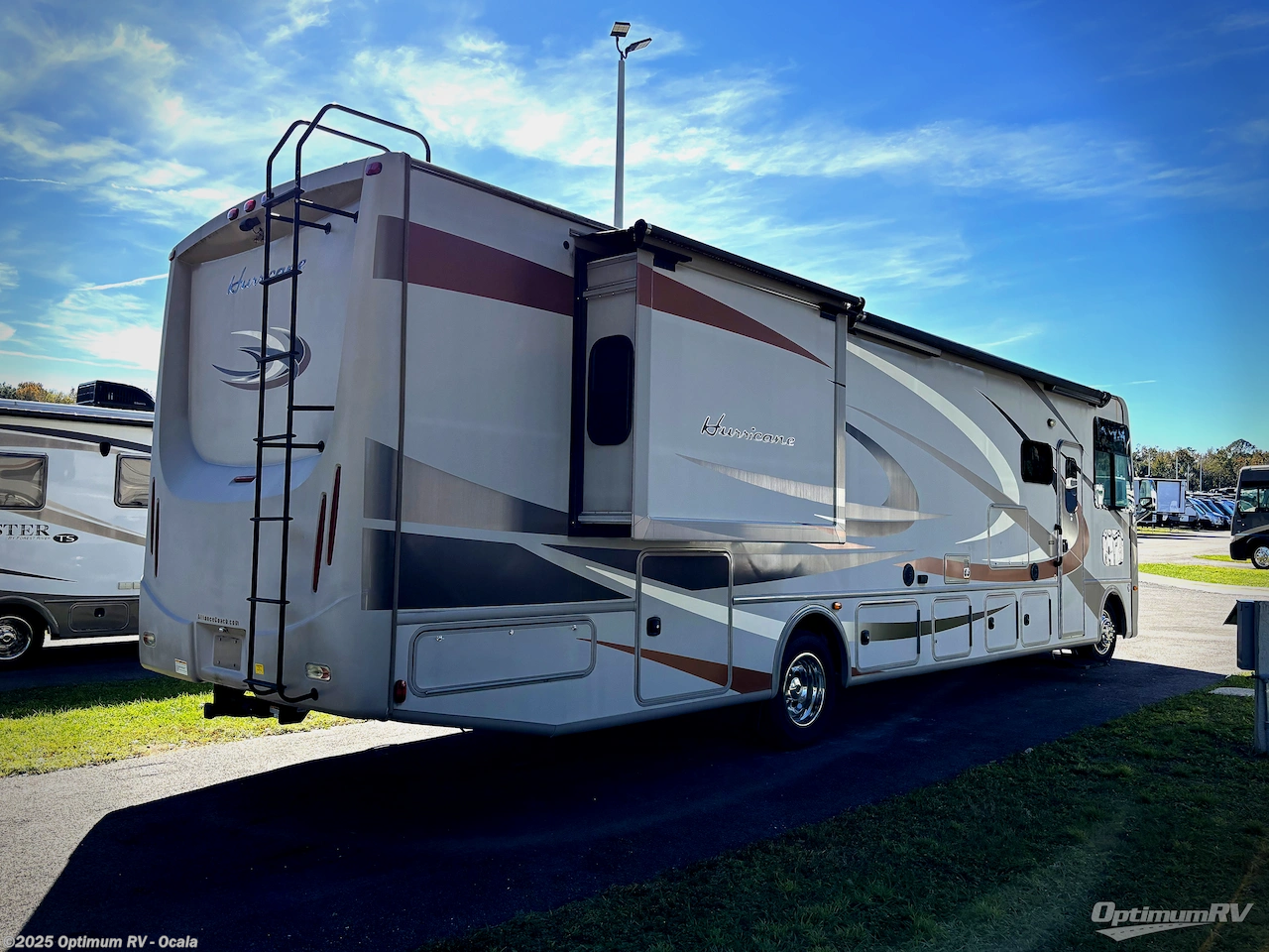 2016 Thor Hurricane 35C - Used Class A For Sale by Optimum RV - Ocala in Ocala, Florida features Slideout
