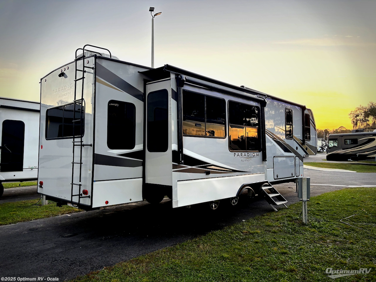 2022 Skyline Alliance Paradigm 340RL - Used Fifth Wheel For Sale by Optimum RV - Ocala in Ocala, Florida features Slideout, Awning