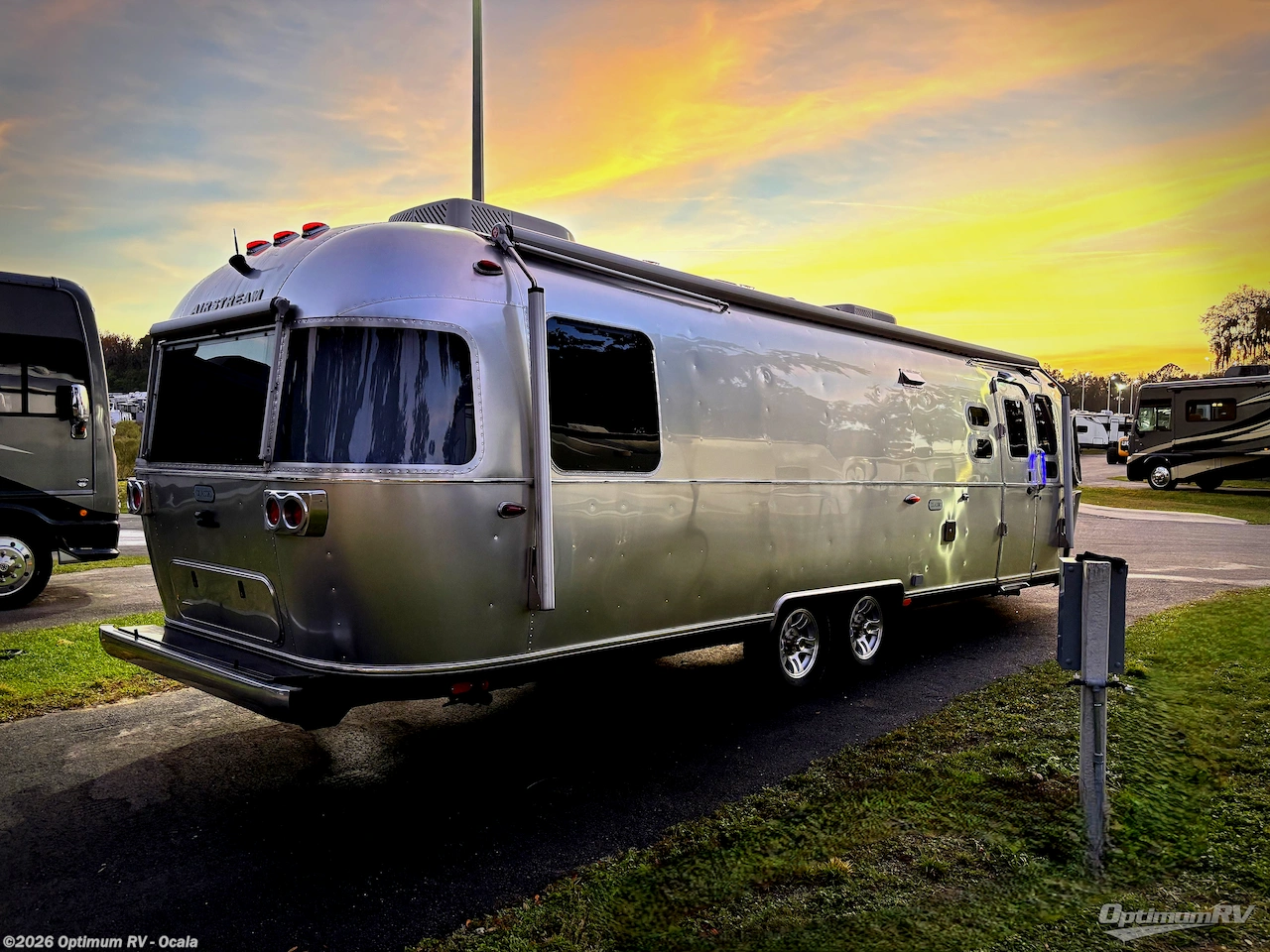 2023 Airstream Classic 30RB - Used Travel Trailer For Sale by Optimum RV - Ocala in Ocala, Florida features Awning