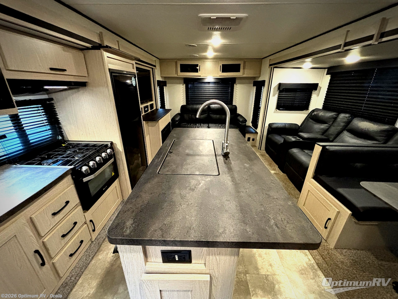 Used 2021 Coachmen Apex Ultra-Lite 293RLDS available in Ocala, Florida