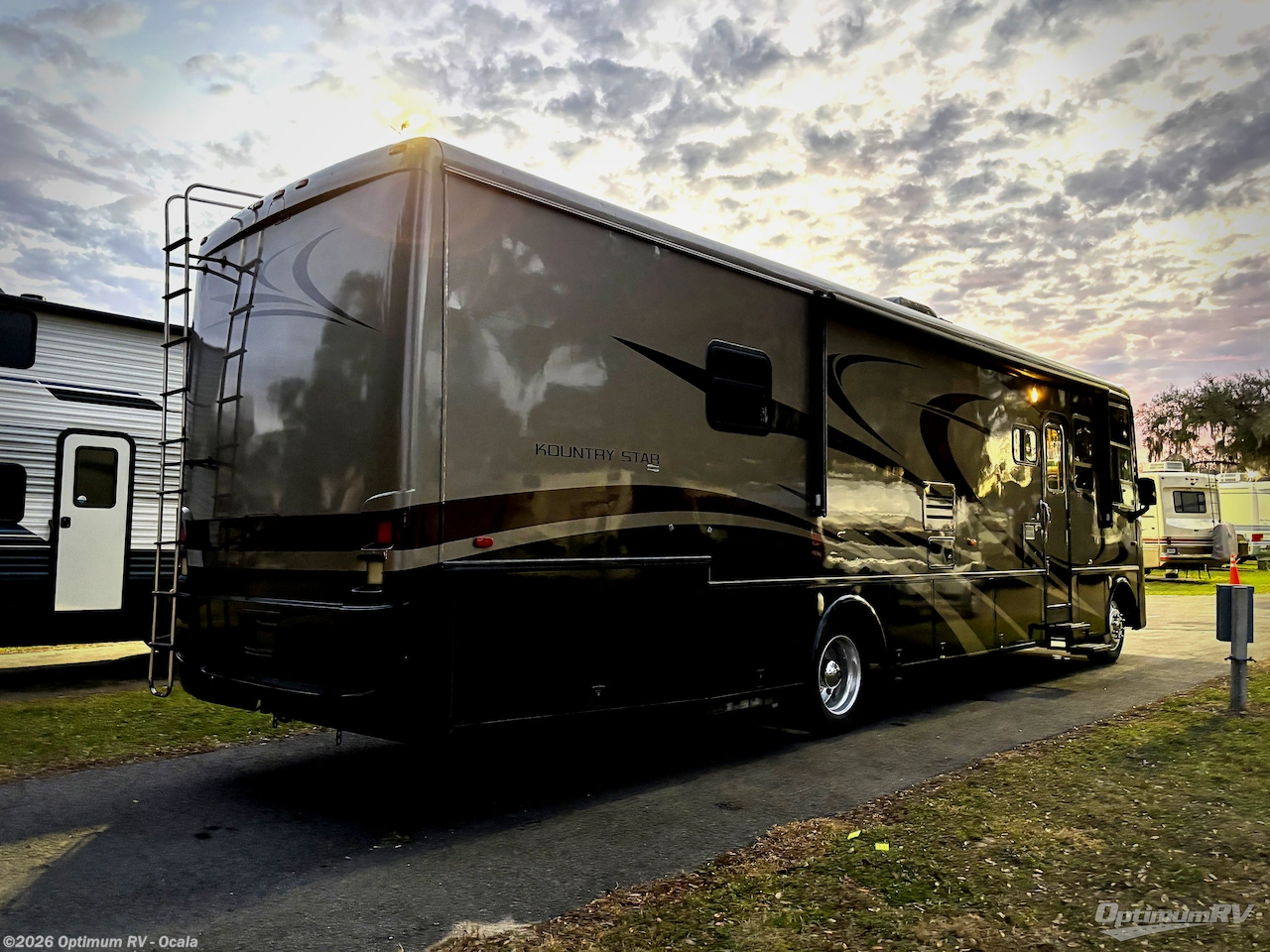 2007 Newmar Kountry Star KSCA 3762 - Used Class A For Sale by Optimum RV - Ocala in Ocala, Florida features Slideout