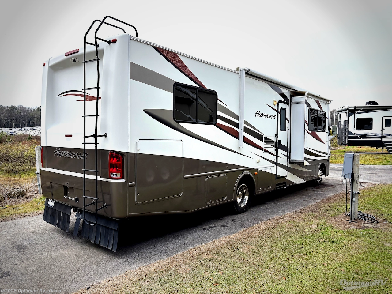 2012 Thor Hurricane 32D - Used Class A For Sale by Optimum RV - Ocala in Ocala, Florida features Slideout