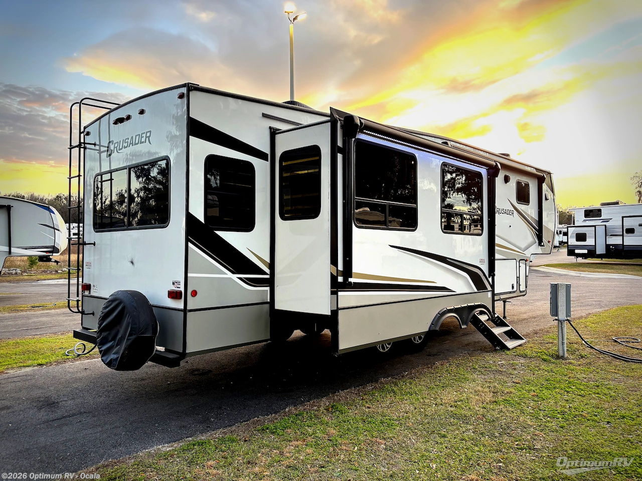 2022 Prime Time Crusader 335RLP - Used Fifth Wheel For Sale by Optimum RV - Ocala in Ocala, Florida features Awning, Slideout