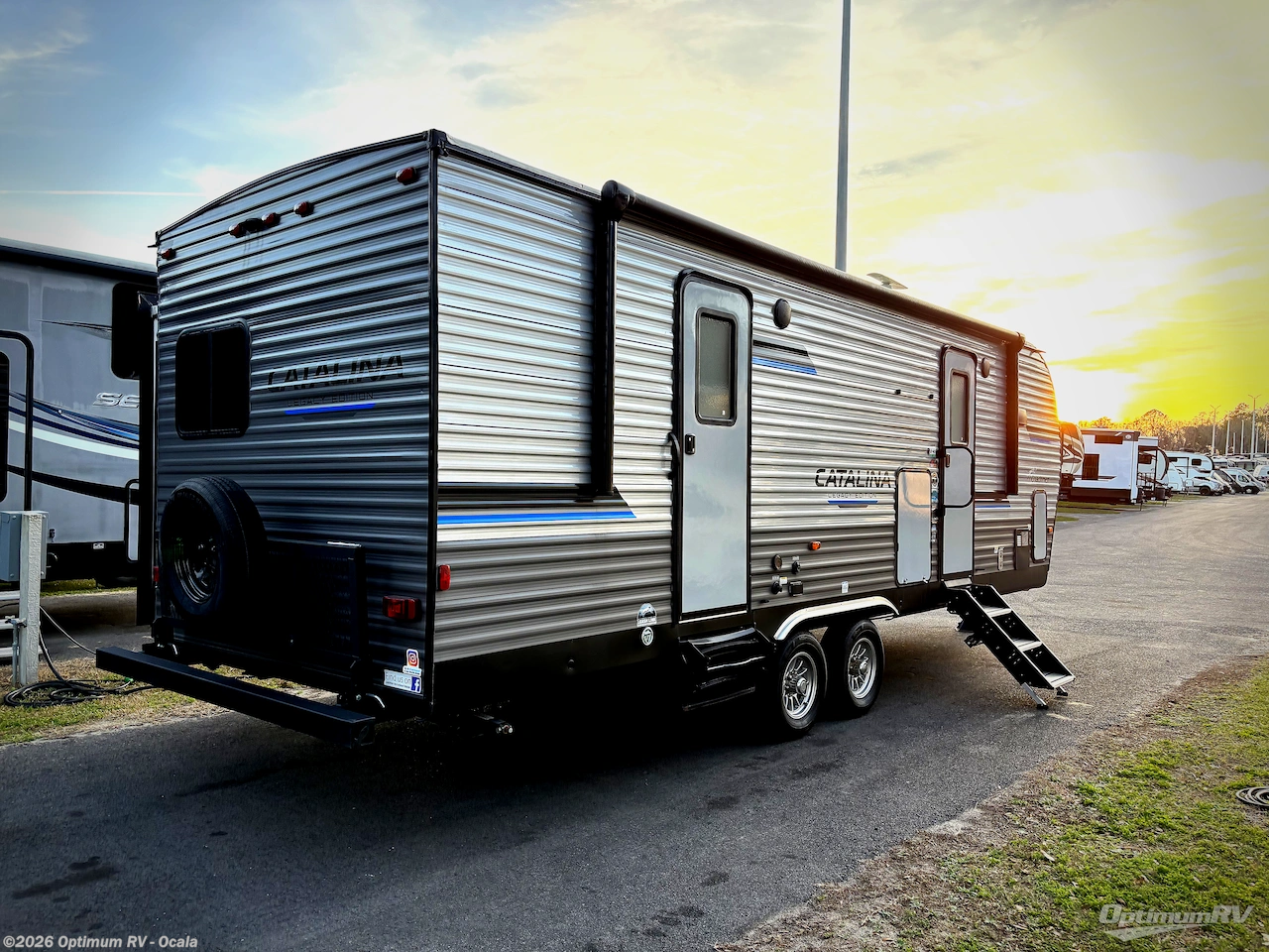 2023 Coachmen Catalina Legacy 263FKDS - Used Travel Trailer For Sale by Optimum RV - Ocala in Ocala, Florida features Slideout, Awning