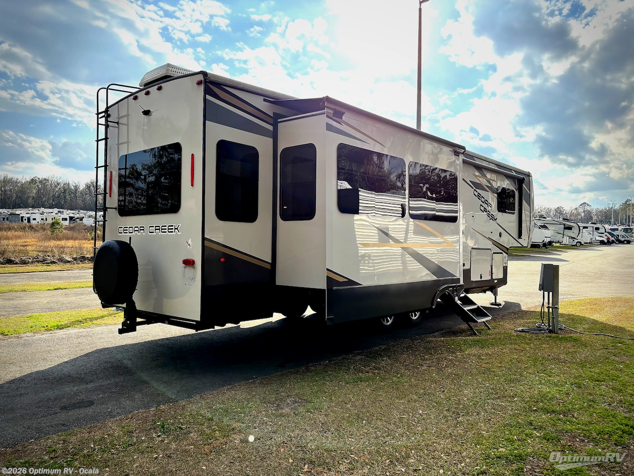 2022 Forest River Cedar Creek 345IK - Used Fifth Wheel For Sale by Optimum RV - Ocala in Ocala, Florida features Awning, Slideout
