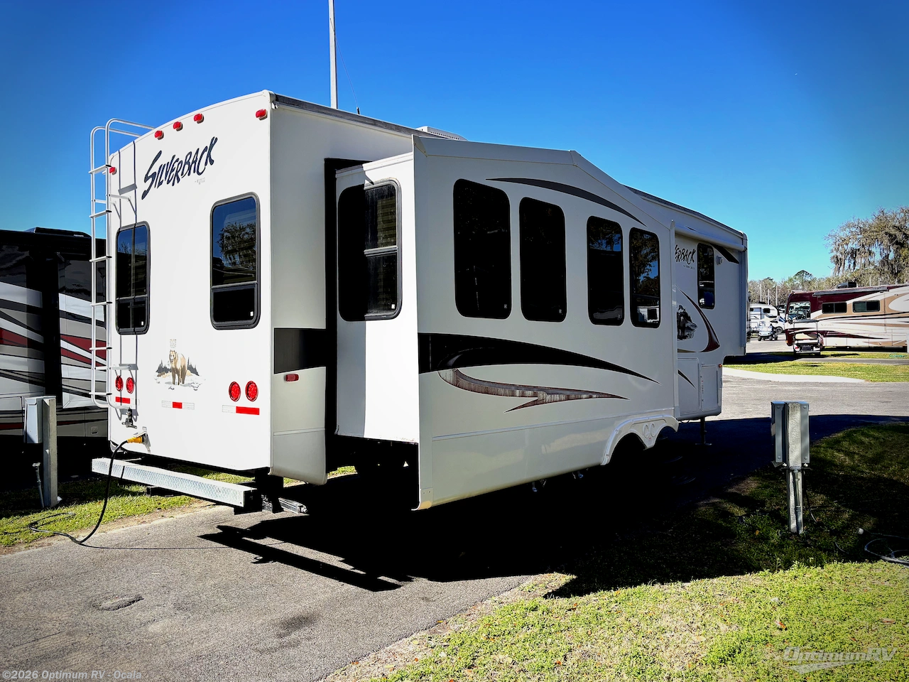 2012 Forest River Cedar Creek Silverback 29RE - Used Fifth Wheel For Sale by Optimum RV - Ocala in Ocala, Florida features Slideout