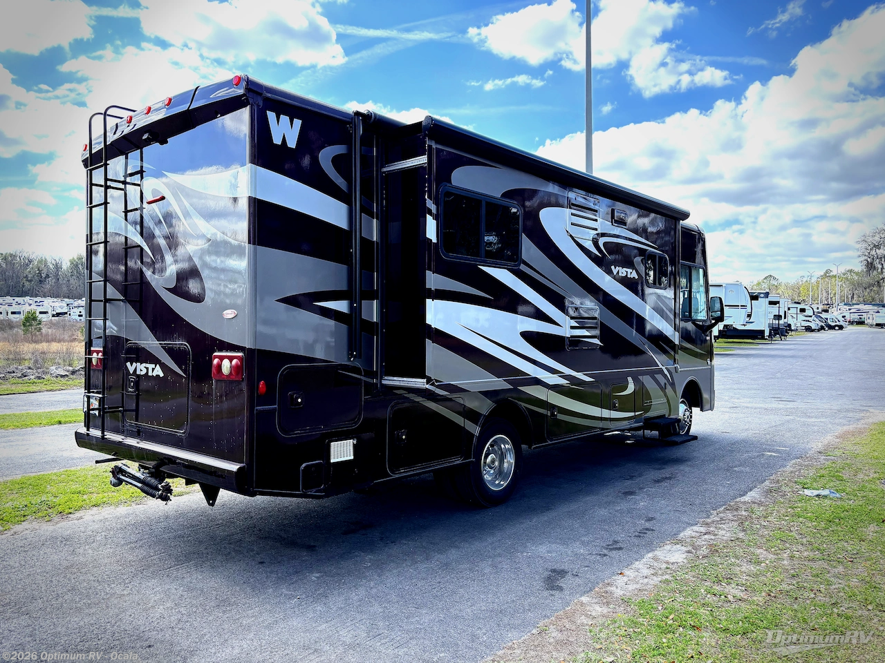 2014 Winnebago Vista 27N - Used Class A For Sale by Optimum RV - Ocala in Ocala, Florida features Slideout