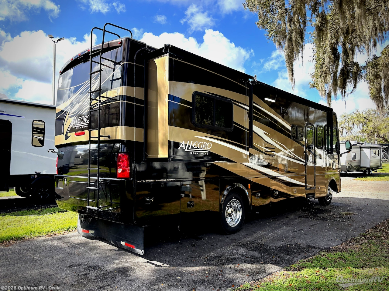 2011 Tiffin Allegro 32 BA - Used Class A For Sale by Optimum RV - Ocala in Ocala, Florida features Slideout