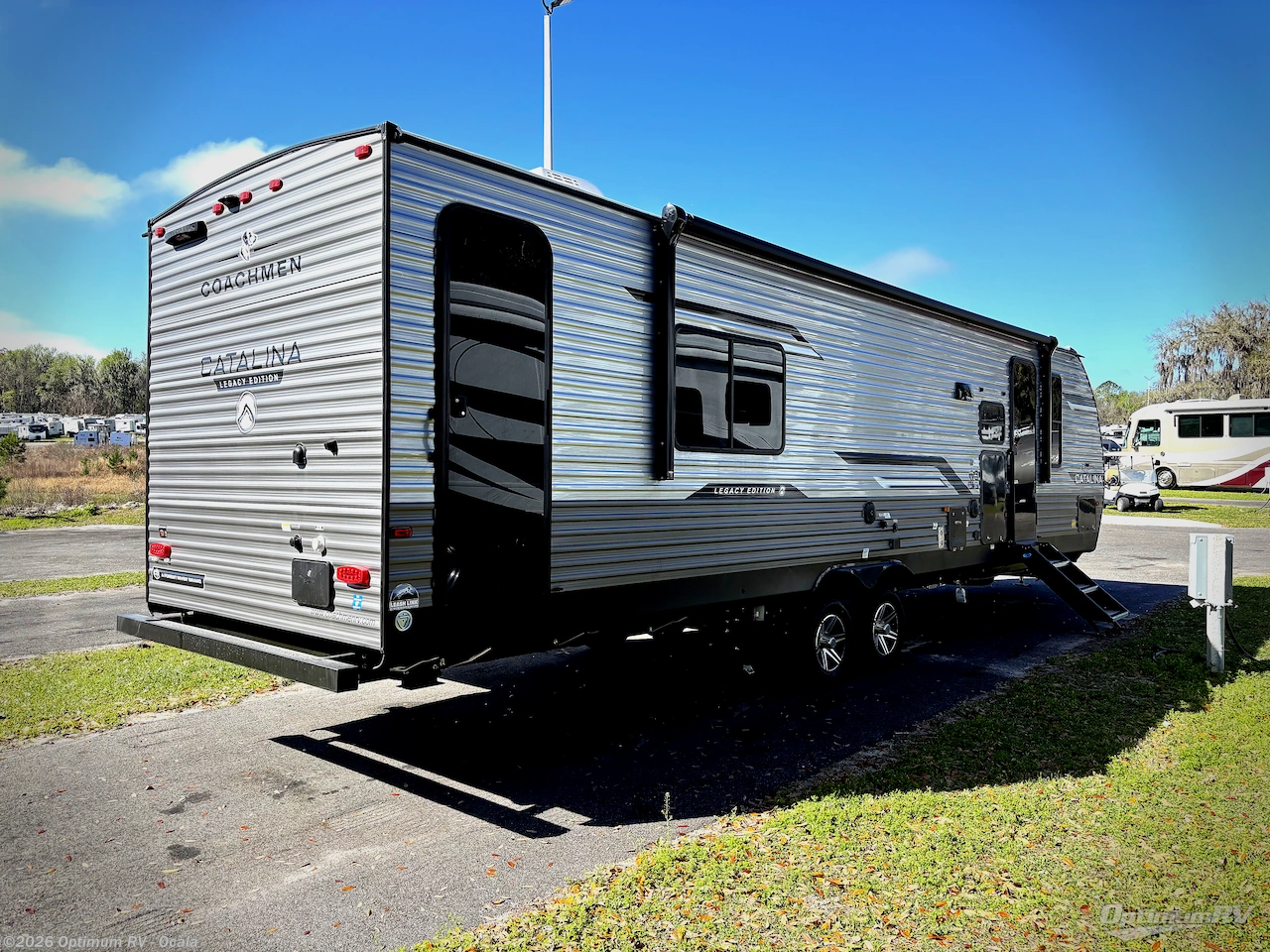 2026 Coachmen Catalina Legacy Edition 333DBDS - New Travel Trailer For Sale by Optimum RV - Ocala in Ocala, Florida features Slideout, Awning