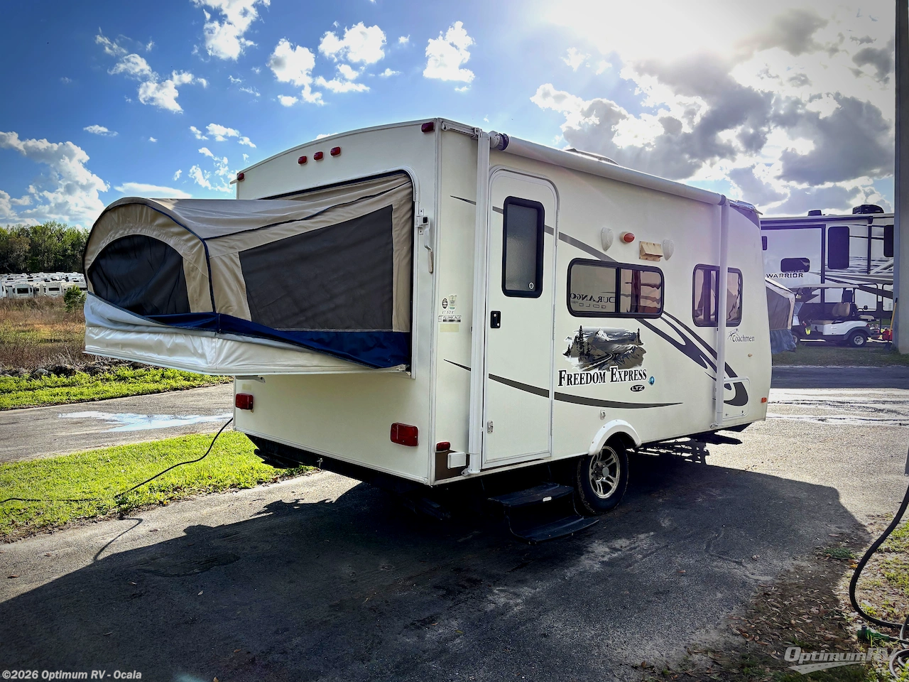 2011 Coachmen Freedom Express LTZ 17SDX - Used Travel Trailer For Sale by Optimum RV - Ocala in Ocala, Florida