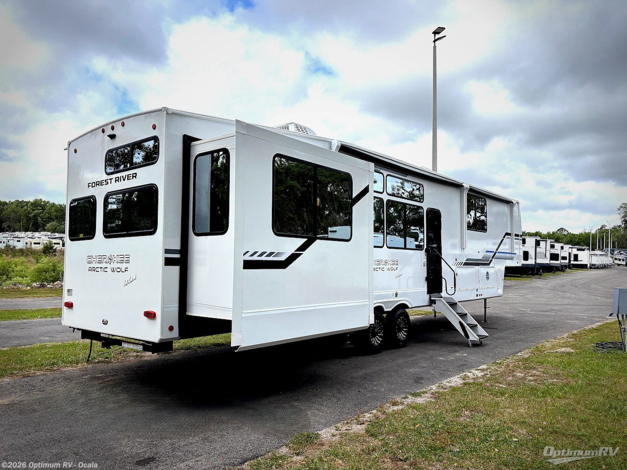 2026 Forest River Cherokee Arctic Wolf 38LEAH.G - New Fifth Wheel For Sale by Optimum RV - Ocala in Ocala, Florida features Slideout, Awning
